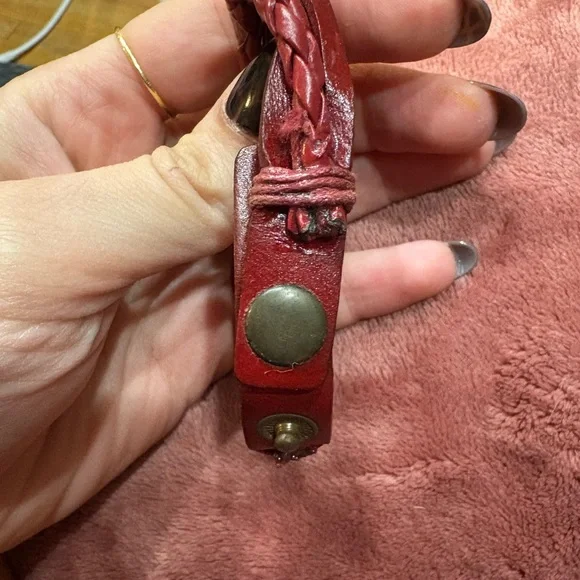 Vintage Red Braided Leather Women's Bracelet Watch needs battery - Picture 3 of 3